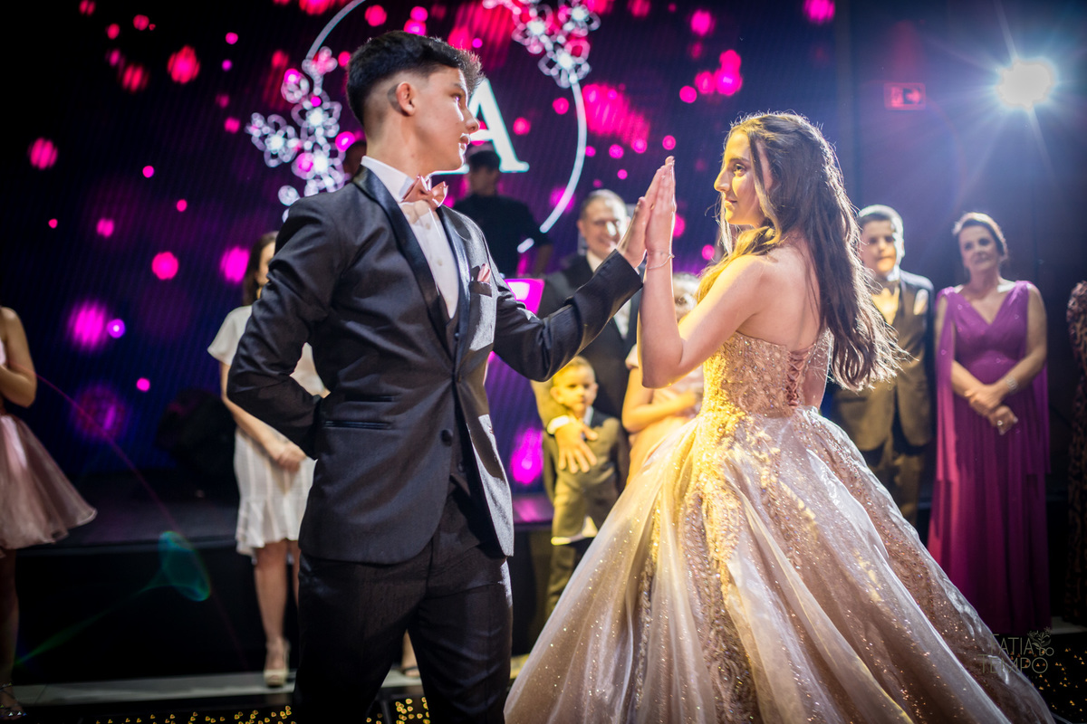 15 anos, debutante, festa, adolescente, mulher, menina, vestido de festa, vestido de debutante, festa de 15 anos, maquiagem, cabelo, fotografia, família, mãe, buffet, salão de festas, decoração, beleza, balada, dj, fotografia autoral, fatia do tempo, love