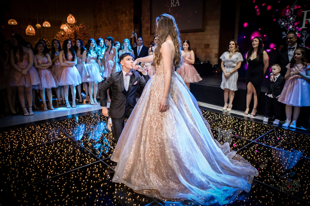 15 anos, debutante, festa, adolescente, mulher, menina, vestido de festa, vestido de debutante, festa de 15 anos, maquiagem, cabelo, fotografia, família, mãe, buffet, salão de festas, decoração, beleza, balada, dj, fotografia autoral, fatia do tempo, love