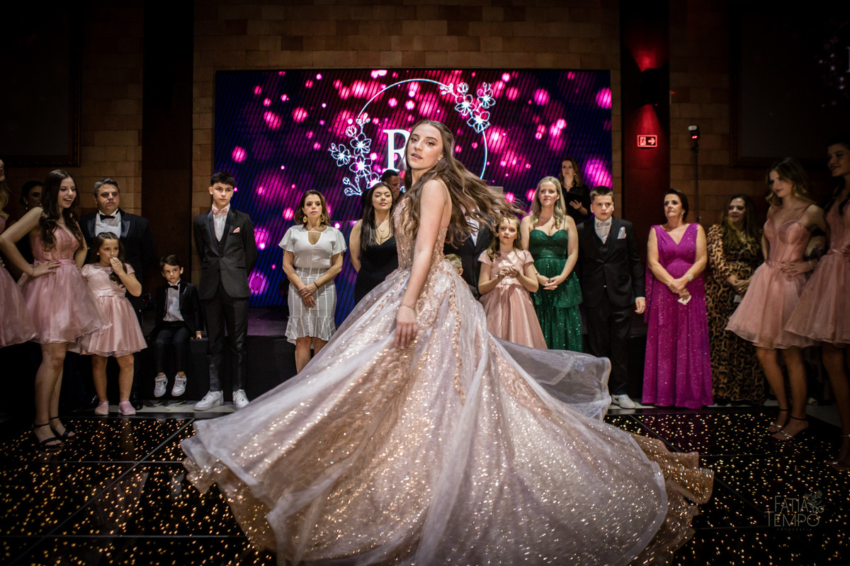 15 anos, debutante, festa, adolescente, mulher, menina, vestido de festa, vestido de debutante, festa de 15 anos, maquiagem, cabelo, fotografia, família, mãe, buffet, salão de festas, decoração, beleza, balada, dj, fotografia autoral, fatia do tempo, love