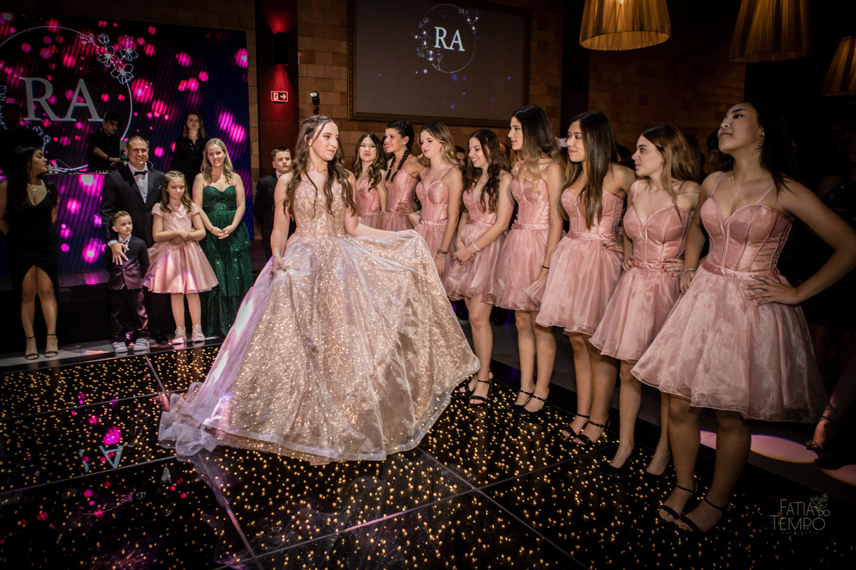 15 anos, debutante, festa, adolescente, mulher, menina, vestido de festa, vestido de debutante, festa de 15 anos, maquiagem, cabelo, fotografia, família, mãe, buffet, salão de festas, decoração, beleza, balada, dj, fotografia autoral, fatia do tempo, love