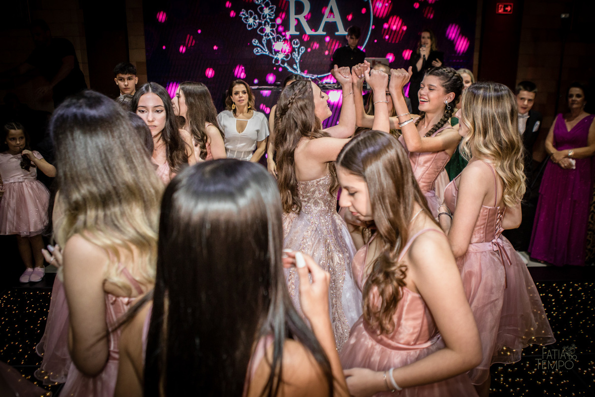 15 anos, debutante, festa, adolescente, mulher, menina, vestido de festa, vestido de debutante, festa de 15 anos, maquiagem, cabelo, fotografia, família, mãe, buffet, salão de festas, decoração, beleza, balada, dj, fotografia autoral, fatia do tempo, love