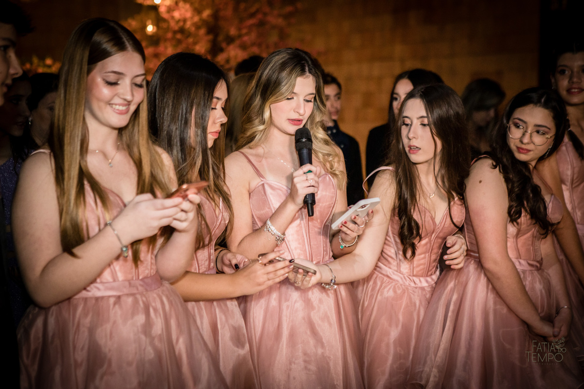 15 anos, debutante, festa, adolescente, mulher, menina, vestido de festa, vestido de debutante, festa de 15 anos, maquiagem, cabelo, fotografia, família, mãe, buffet, salão de festas, decoração, beleza, balada, dj, fotografia autoral, fatia do tempo, love