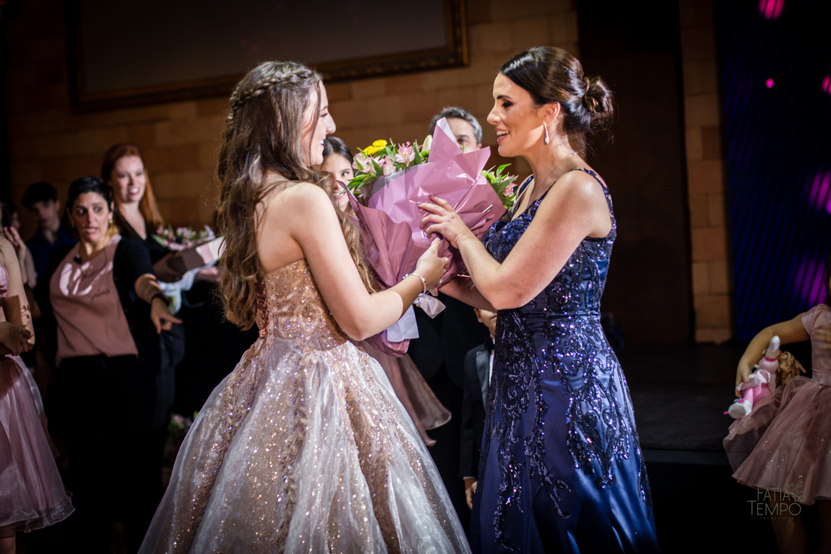 15 anos, debutante, festa, adolescente, mulher, menina, vestido de festa, vestido de debutante, festa de 15 anos, maquiagem, cabelo, fotografia, família, mãe, buffet, salão de festas, decoração, beleza, balada, dj, fotografia autoral, fatia do tempo, love