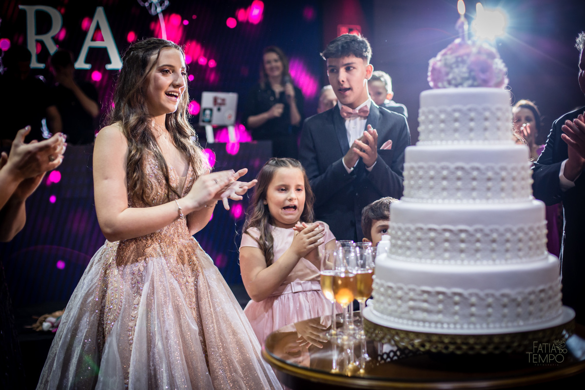 15 anos, debutante, festa, adolescente, mulher, menina, vestido de festa, vestido de debutante, festa de 15 anos, maquiagem, cabelo, fotografia, família, mãe, buffet, salão de festas, decoração, beleza, balada, dj, fotografia autoral, fatia do tempo, love