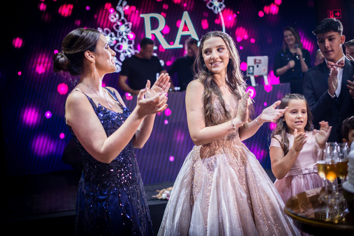 15 anos, debutante, festa, adolescente, mulher, menina, vestido de festa, vestido de debutante, festa de 15 anos, maquiagem, cabelo, fotografia, família, mãe, buffet, salão de festas, decoração, beleza, balada, dj, fotografia autoral, fatia do tempo, love