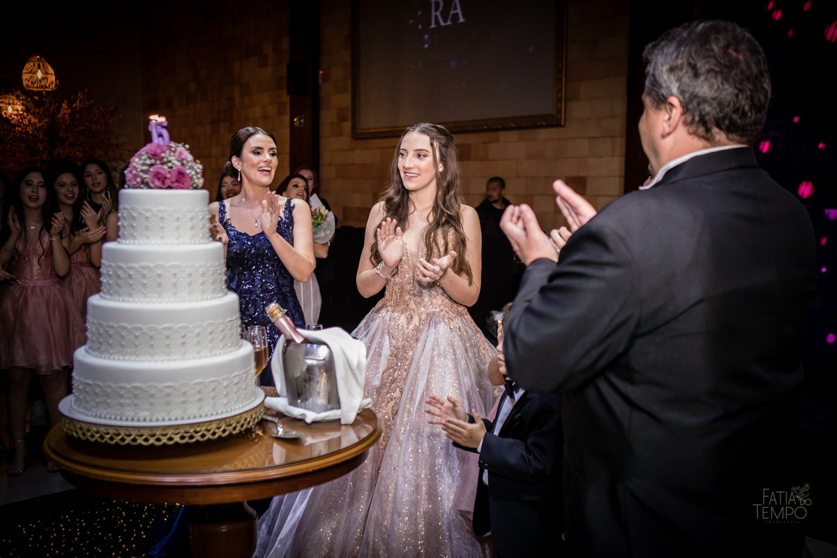 15 anos, debutante, festa, adolescente, mulher, menina, vestido de festa, vestido de debutante, festa de 15 anos, maquiagem, cabelo, fotografia, família, mãe, buffet, salão de festas, decoração, beleza, balada, dj, fotografia autoral, fatia do tempo, love