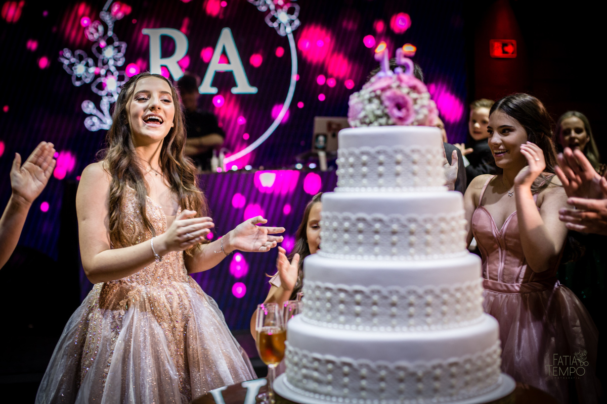 15 anos, debutante, festa, adolescente, mulher, menina, vestido de festa, vestido de debutante, festa de 15 anos, maquiagem, cabelo, fotografia, família, mãe, buffet, salão de festas, decoração, beleza, balada, dj, fotografia autoral, fatia do tempo, love