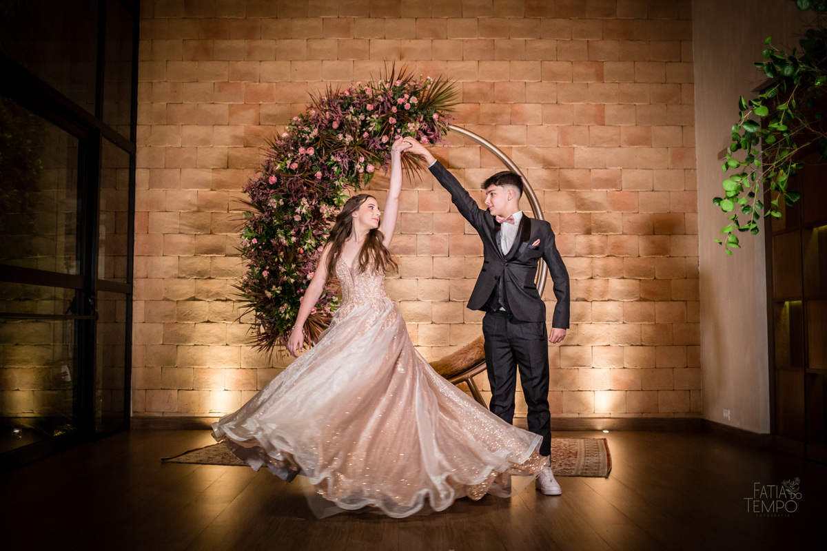 15 anos, debutante, festa, adolescente, mulher, menina, vestido de festa, vestido de debutante, festa de 15 anos, maquiagem, cabelo, fotografia, família, mãe, buffet, salão de festas, decoração, beleza, balada, dj, fotografia autoral, fatia do tempo, love