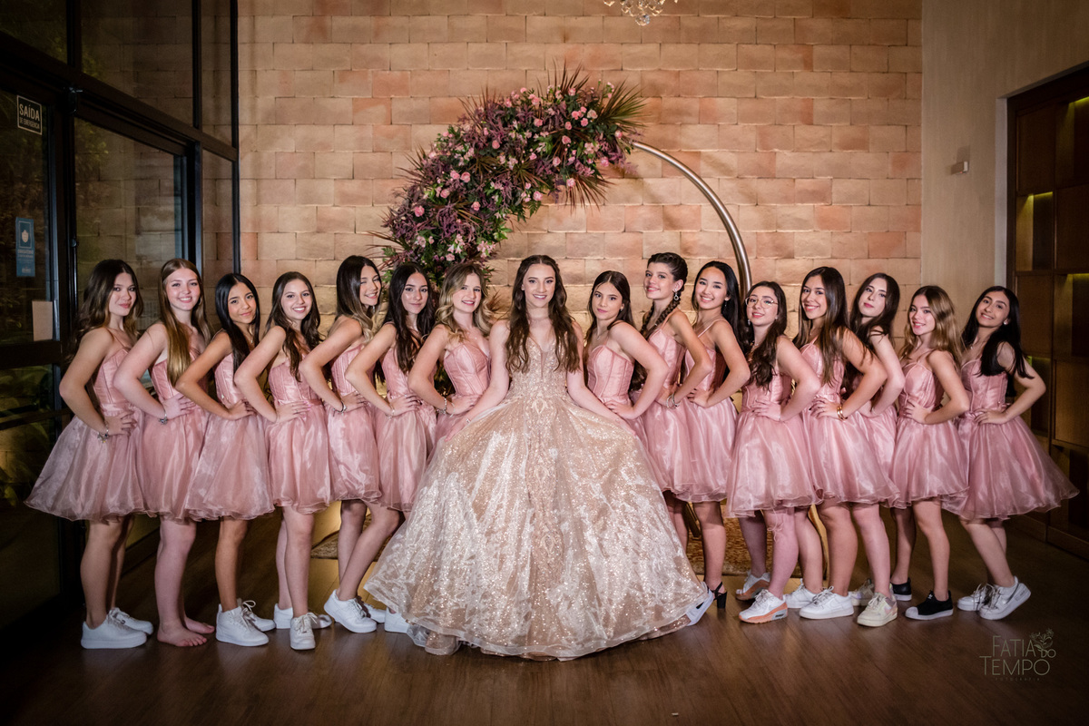 15 anos, debutante, festa, adolescente, mulher, menina, vestido de festa, vestido de debutante, festa de 15 anos, maquiagem, cabelo, fotografia, família, mãe, buffet, salão de festas, decoração, beleza, balada, dj, fotografia autoral, fatia do tempo, love