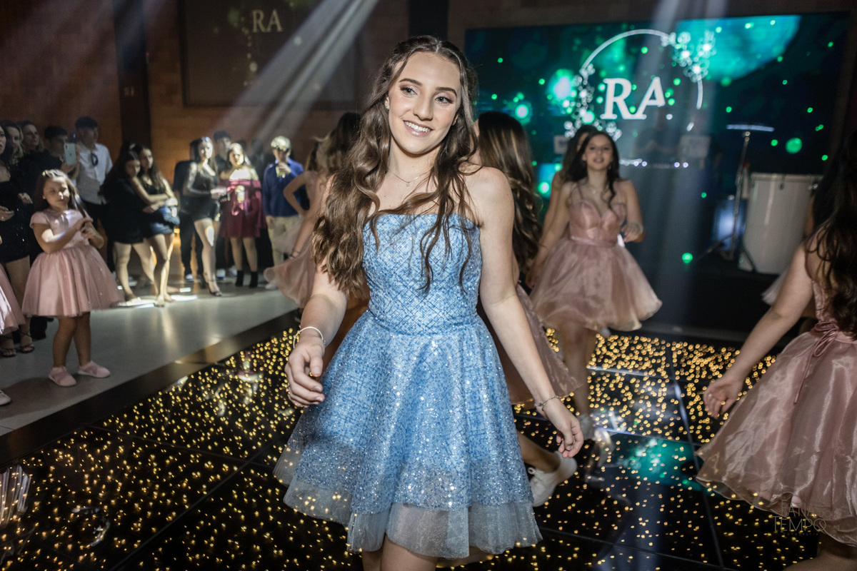 15 anos, debutante, festa, adolescente, mulher, menina, vestido de festa, vestido de debutante, festa de 15 anos, maquiagem, cabelo, fotografia, família, mãe, buffet, salão de festas, decoração, beleza, balada, dj, fotografia autoral, fatia do tempo, love