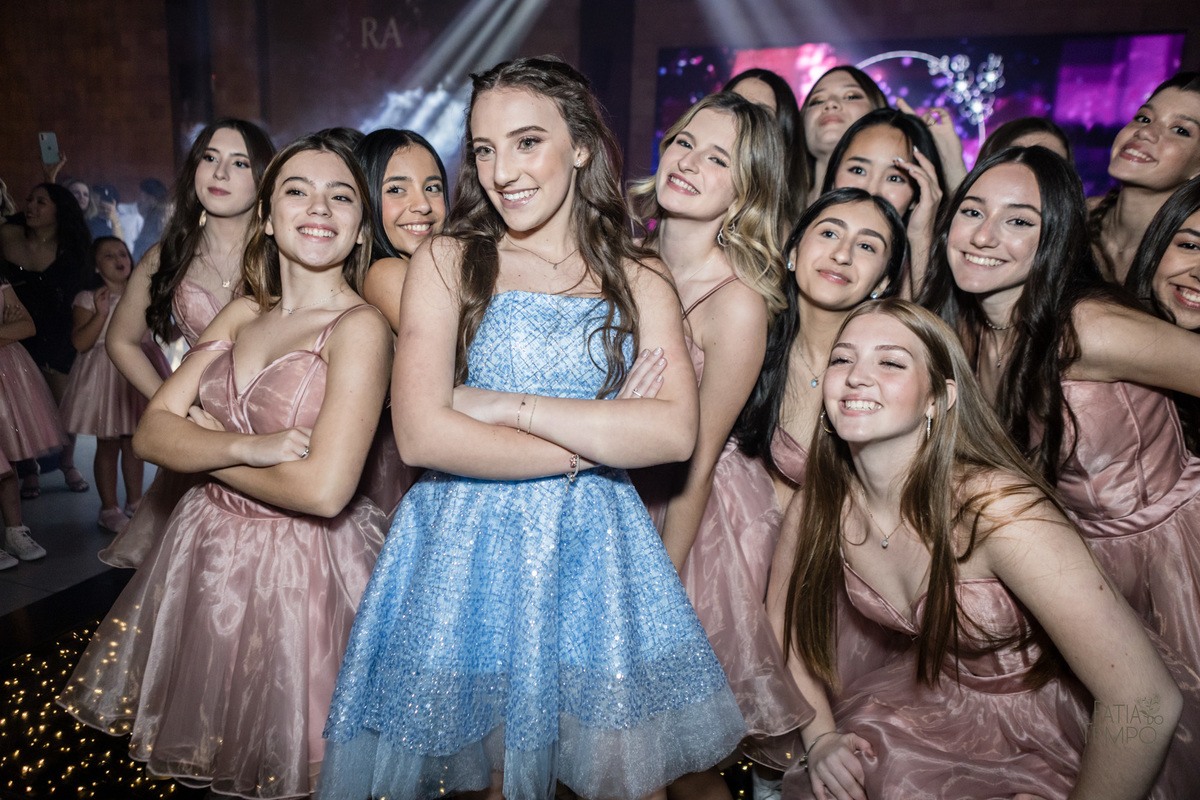 15 anos, debutante, festa, adolescente, mulher, menina, vestido de festa, vestido de debutante, festa de 15 anos, maquiagem, cabelo, fotografia, família, mãe, buffet, salão de festas, decoração, beleza, balada, dj, fotografia autoral, fatia do tempo, love