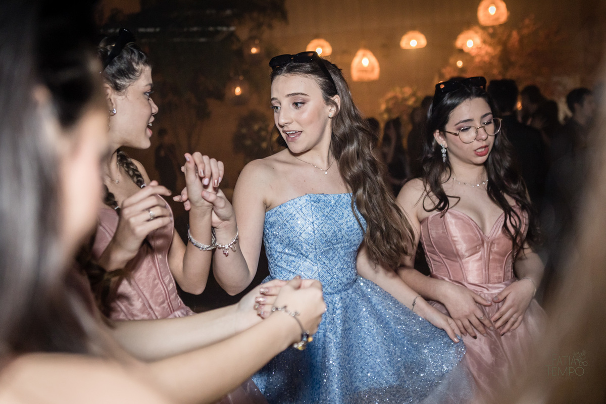 15 anos, debutante, festa, adolescente, mulher, menina, vestido de festa, vestido de debutante, festa de 15 anos, maquiagem, cabelo, fotografia, família, mãe, buffet, salão de festas, decoração, beleza, balada, dj, fotografia autoral, fatia do tempo, love