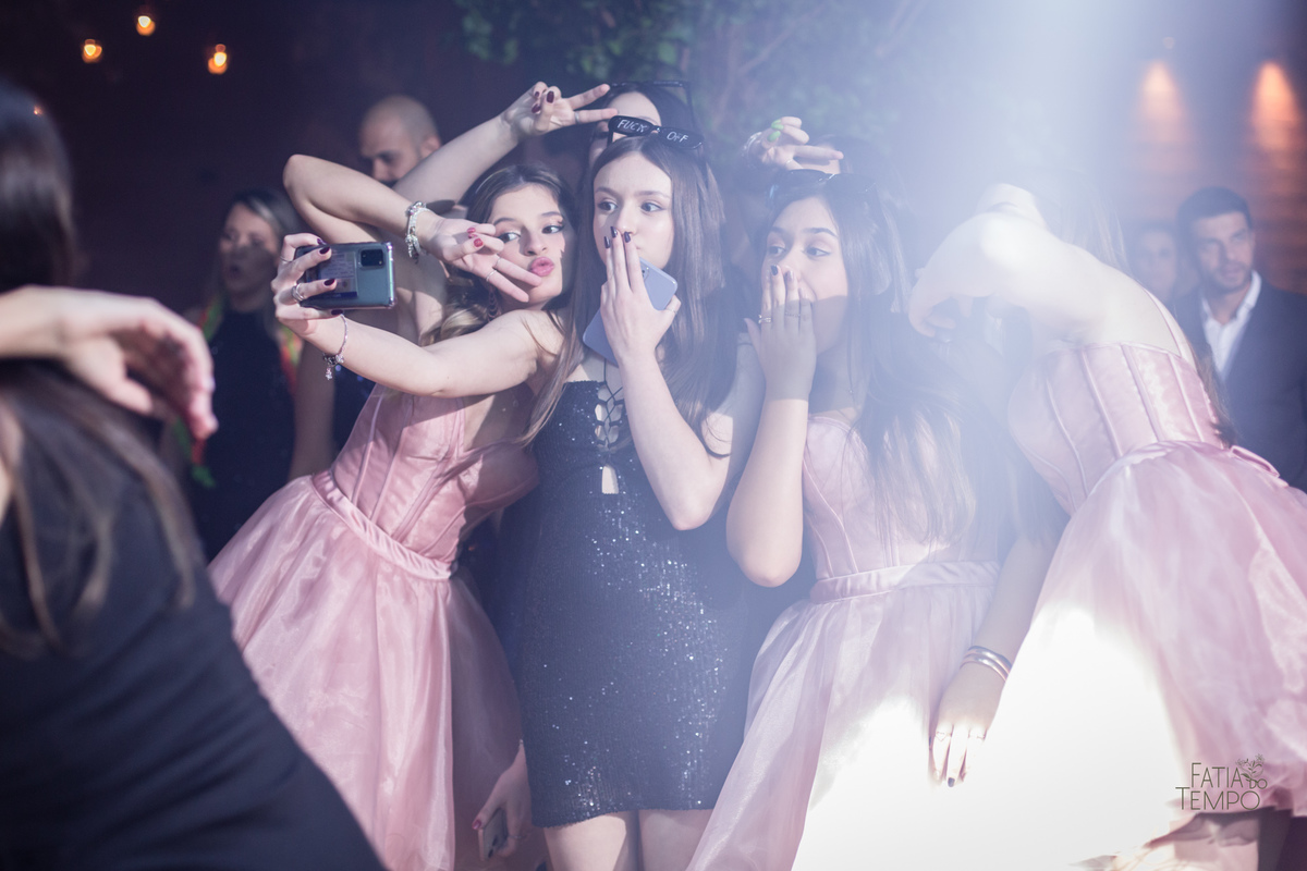 15 anos, debutante, festa, adolescente, mulher, menina, vestido de festa, vestido de debutante, festa de 15 anos, maquiagem, cabelo, fotografia, família, mãe, buffet, salão de festas, decoração, beleza, balada, dj, fotografia autoral, fatia do tempo, love