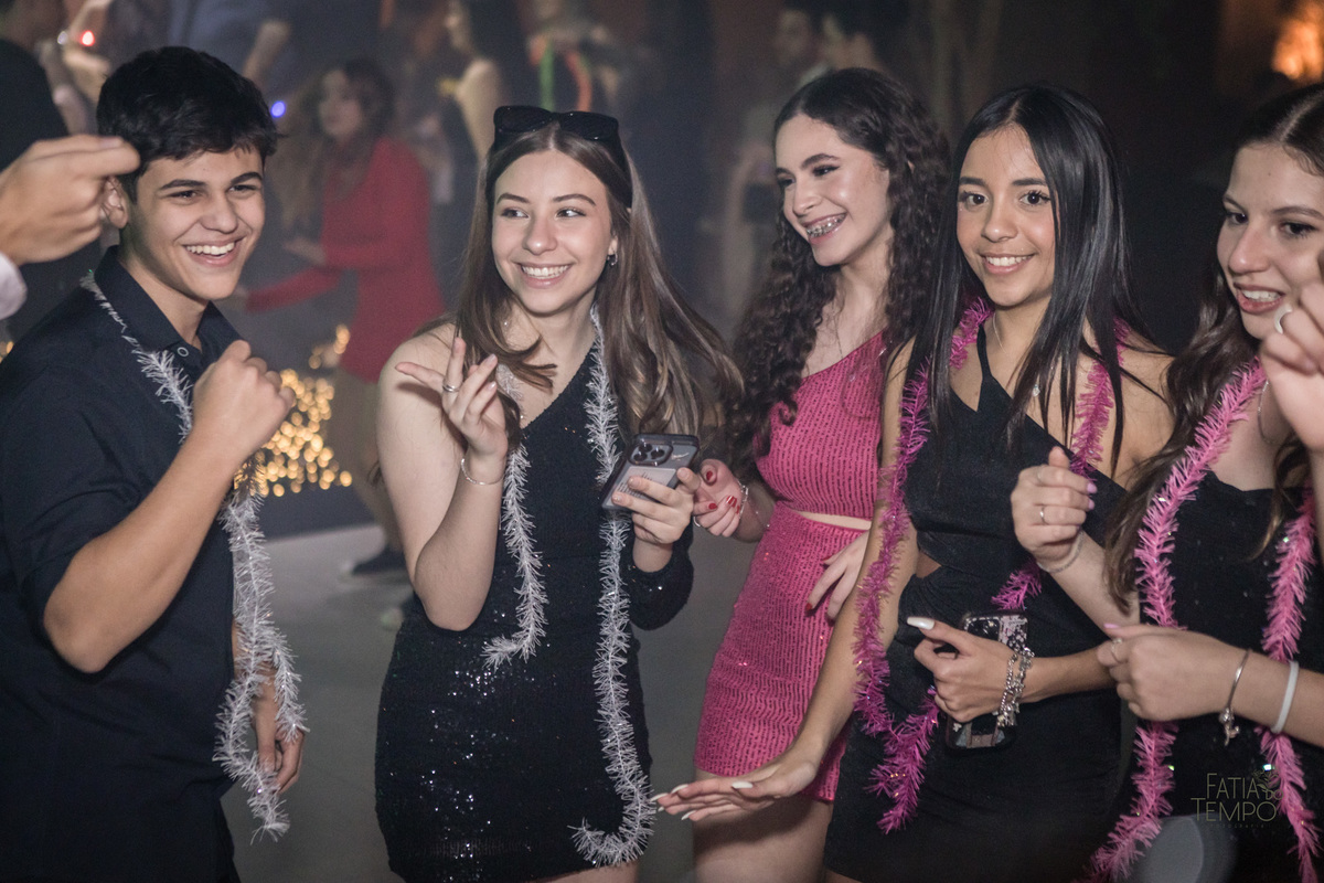 15 anos, debutante, festa, adolescente, mulher, menina, vestido de festa, vestido de debutante, festa de 15 anos, maquiagem, cabelo, fotografia, família, mãe, buffet, salão de festas, decoração, beleza, balada, dj, fotografia autoral, fatia do tempo, love