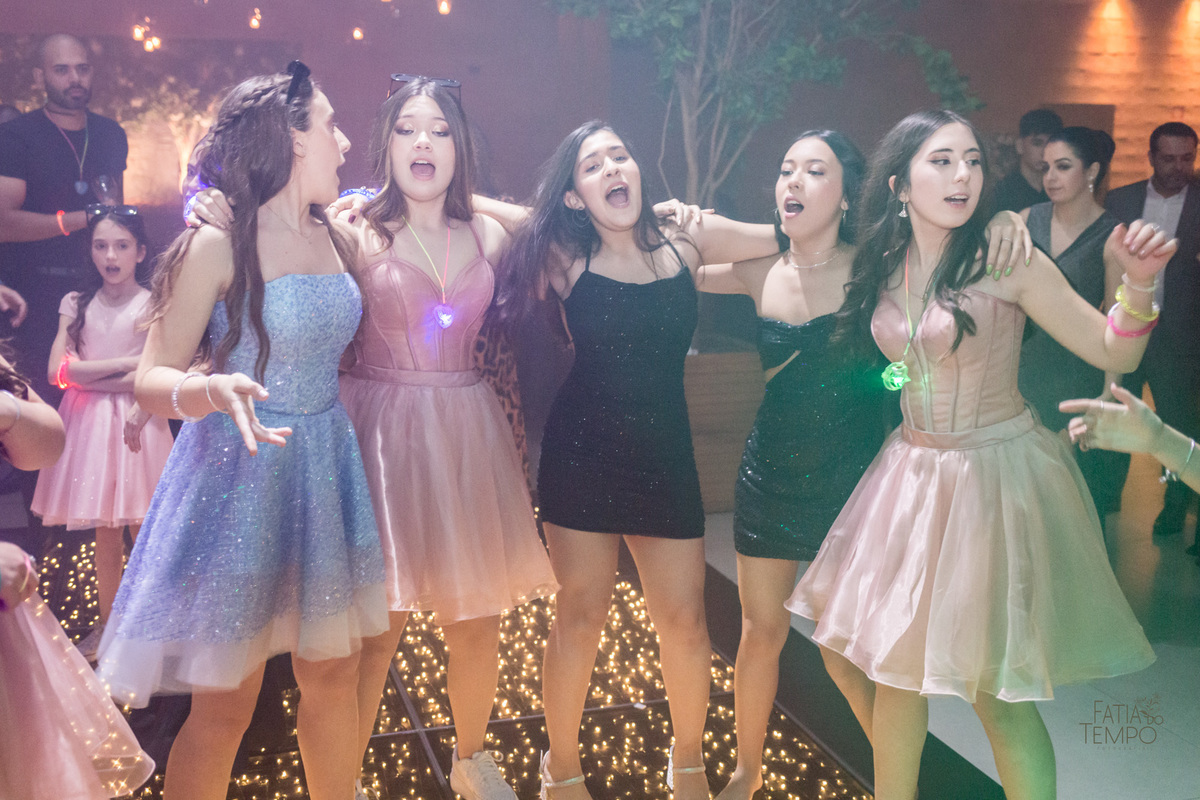 15 anos, debutante, festa, adolescente, mulher, menina, vestido de festa, vestido de debutante, festa de 15 anos, maquiagem, cabelo, fotografia, família, mãe, buffet, salão de festas, decoração, beleza, balada, dj, fotografia autoral, fatia do tempo, love