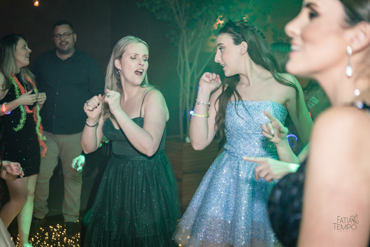 15 anos, debutante, festa, adolescente, mulher, menina, vestido de festa, vestido de debutante, festa de 15 anos, maquiagem, cabelo, fotografia, família, mãe, buffet, salão de festas, decoração, beleza, balada, dj, fotografia autoral, fatia do tempo, love