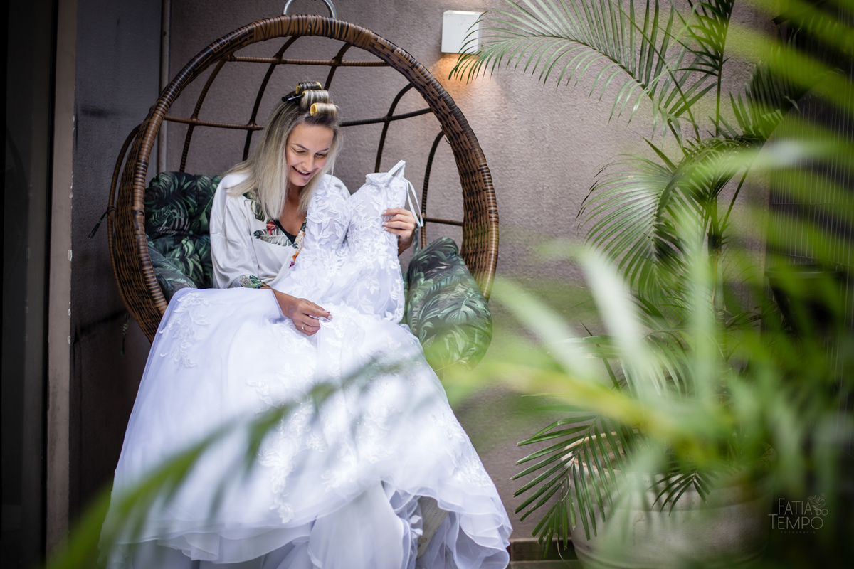 casamento, buffet, dia da noiva, botânico quintal, Wedding, making of, vestido de noiva, madrinhas, maquiagem, festa, cerimônia, fotografia, fatia do tempo, balada, decoração, doces finos, casamento na cidade, casamento no campo, recepção, celebrante