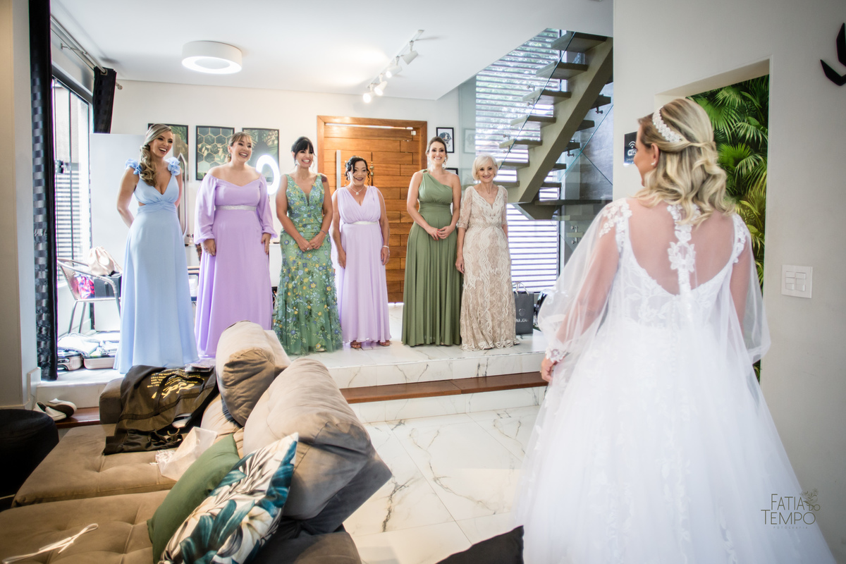 casamento, buffet, dia da noiva, botânico quintal, Wedding, making of, vestido de noiva, madrinhas, maquiagem, festa, cerimônia, fotografia, fatia do tempo, balada, decoração, doces finos, casamento na cidade, casamento no campo, recepção, celebrante