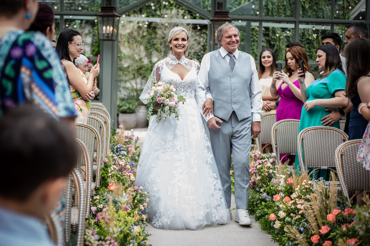 casamento, buffet, dia da noiva, botânico quintal, Wedding, making of, vestido de noiva, madrinhas, maquiagem, festa, cerimônia, fotografia, fatia do tempo, balada, decoração, doces finos, casamento na cidade, casamento no campo, recepção, celebrante