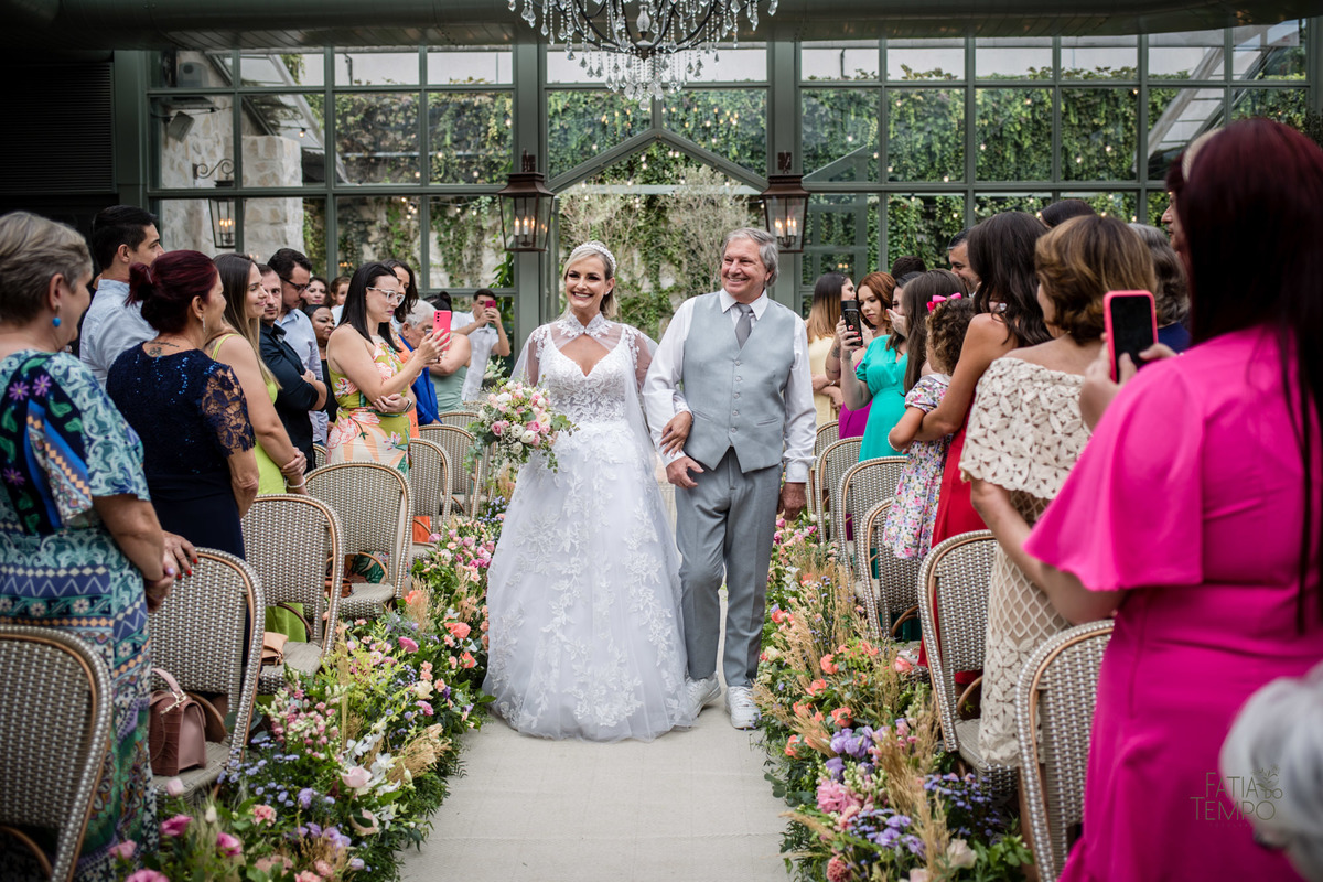 casamento, buffet, dia da noiva, botânico quintal, Wedding, making of, vestido de noiva, madrinhas, maquiagem, festa, cerimônia, fotografia, fatia do tempo, balada, decoração, doces finos, casamento na cidade, casamento no campo, recepção, celebrante