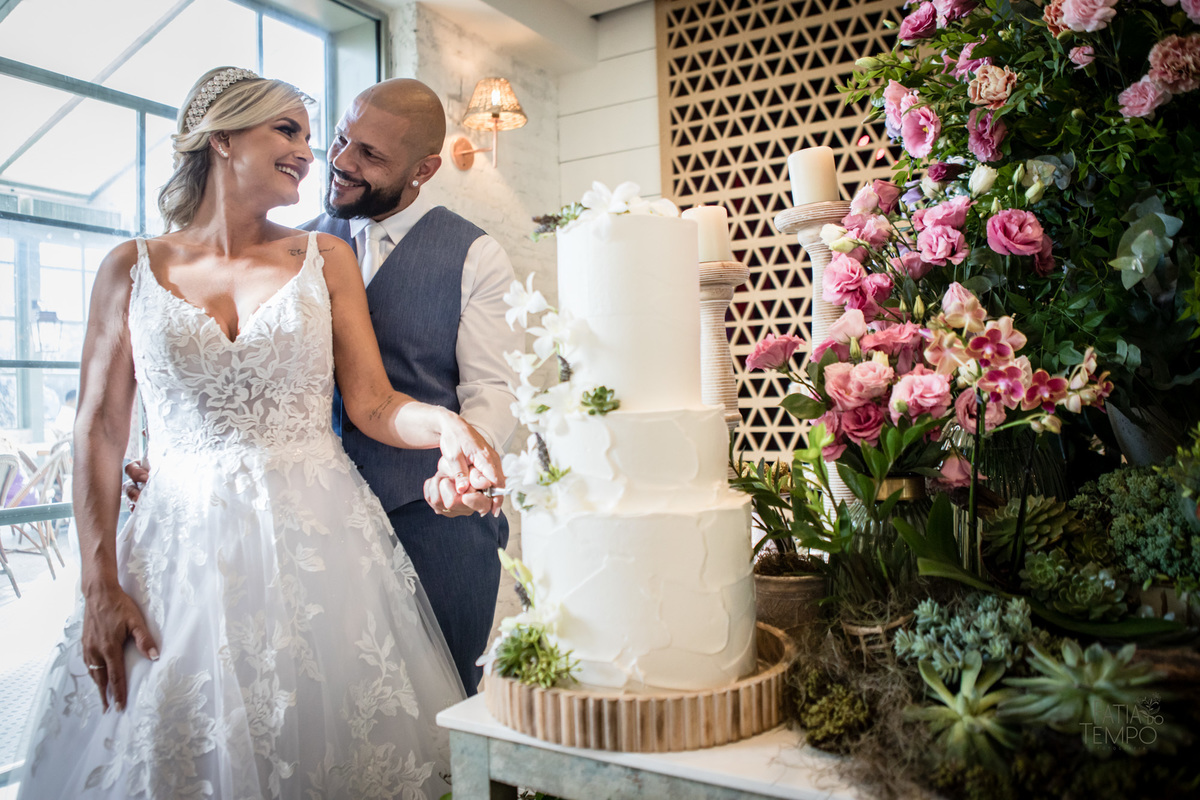 casamento, buffet, dia da noiva, botânico quintal, Wedding, making of, vestido de noiva, madrinhas, maquiagem, festa, cerimônia, fotografia, fatia do tempo, balada, decoração, doces finos, casamento na cidade, casamento no campo, recepção, celebrante