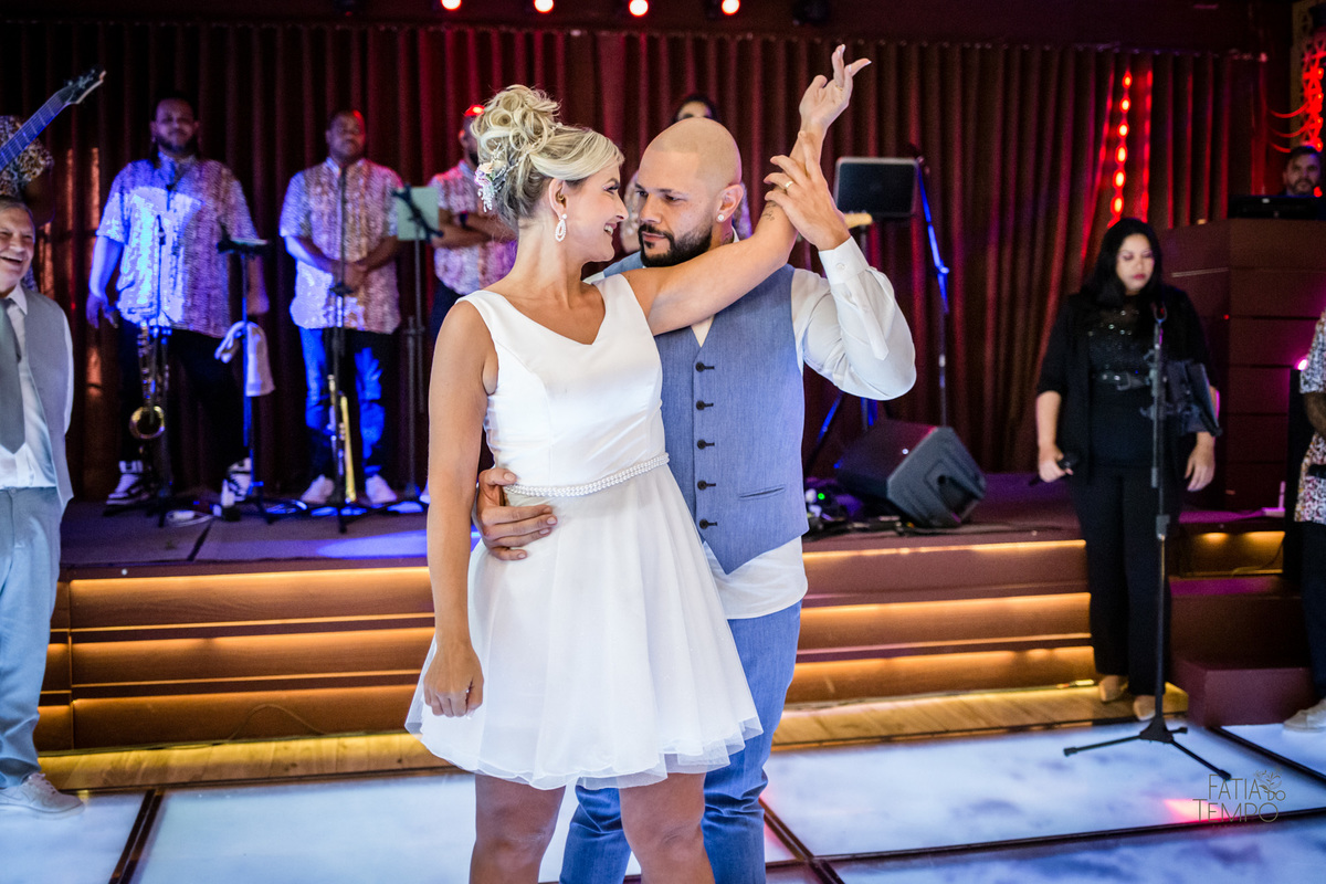 casamento, buffet, dia da noiva, botânico quintal, Wedding, making of, vestido de noiva, madrinhas, maquiagem, festa, cerimônia, fotografia, fatia do tempo, balada, decoração, doces finos, casamento na cidade, casamento no campo, recepção, celebrante