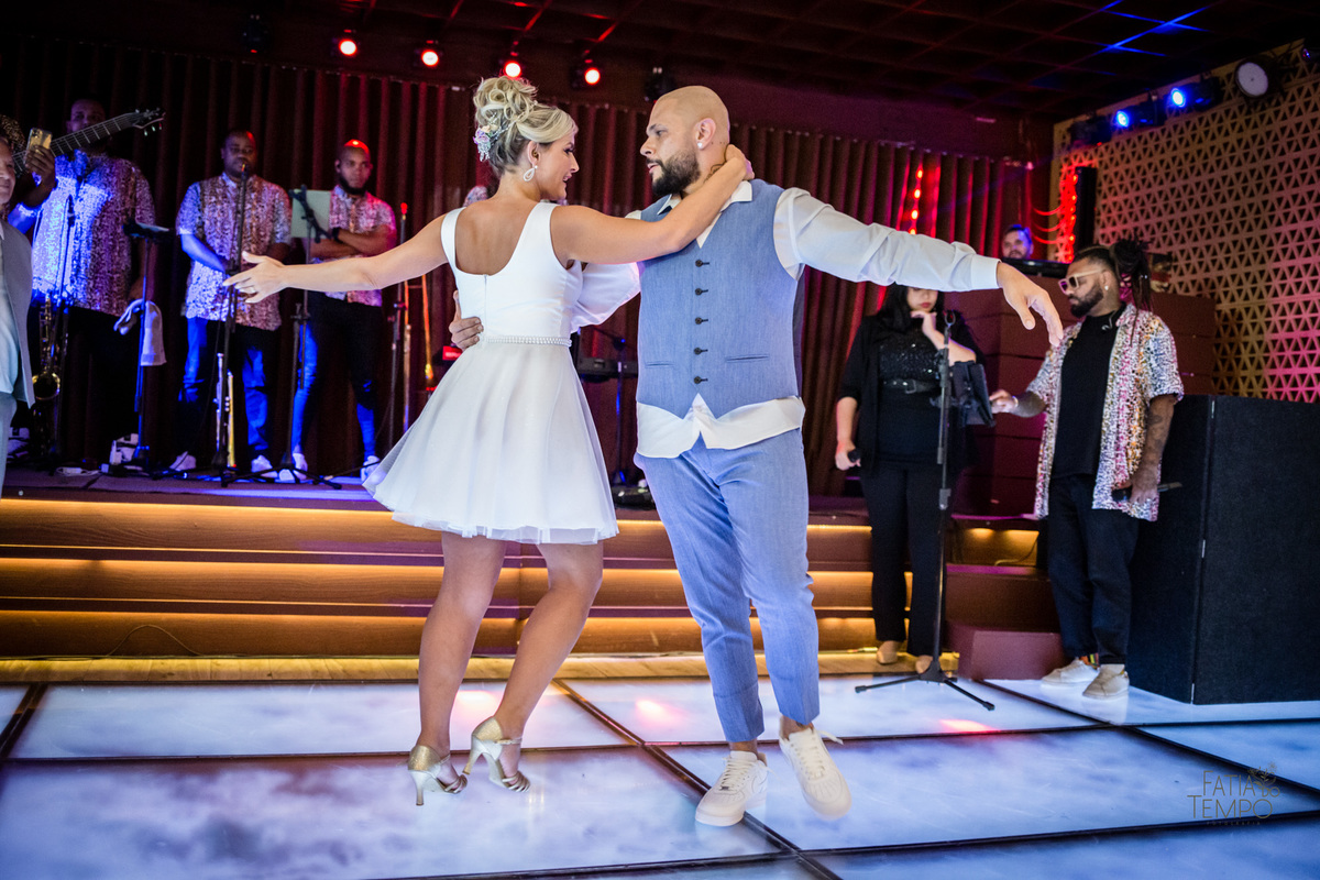 casamento, buffet, dia da noiva, botânico quintal, Wedding, making of, vestido de noiva, madrinhas, maquiagem, festa, cerimônia, fotografia, fatia do tempo, balada, decoração, doces finos, casamento na cidade, casamento no campo, recepção, celebrante