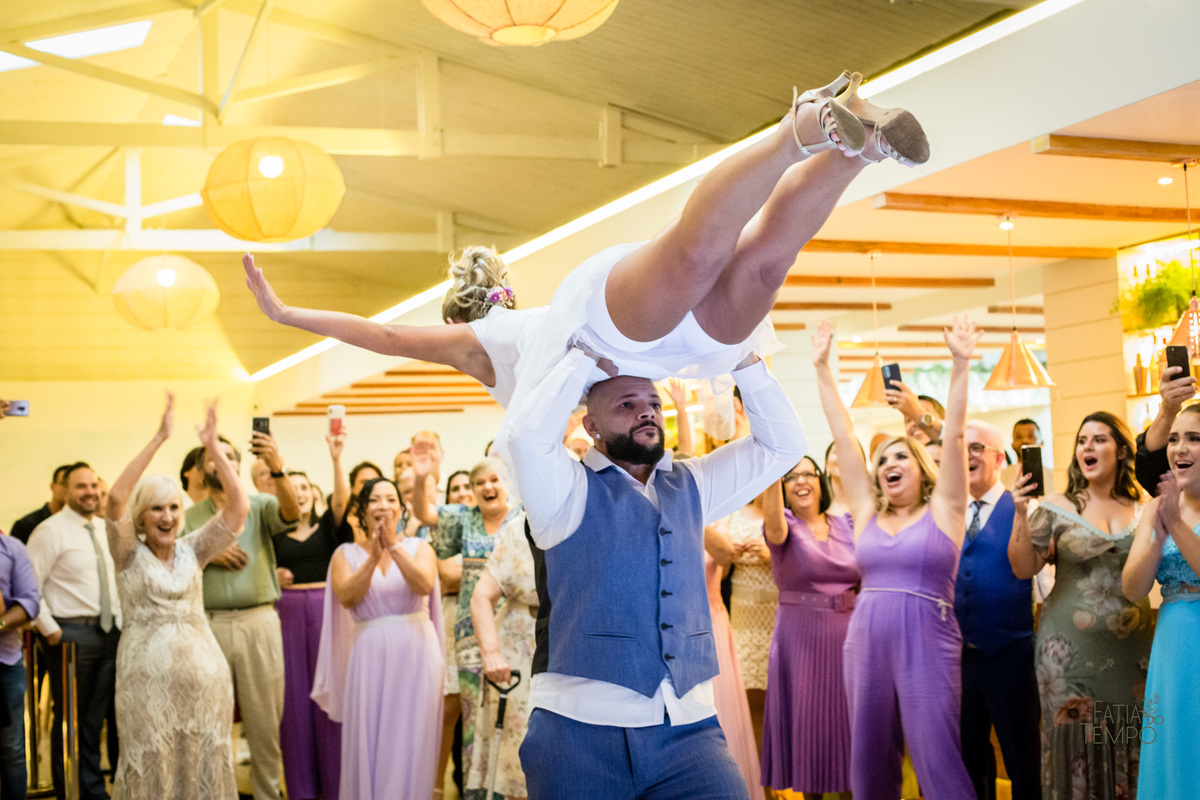 casamento, buffet, dia da noiva, botânico quintal, Wedding, making of, vestido de noiva, madrinhas, maquiagem, festa, cerimônia, fotografia, fatia do tempo, balada, decoração, doces finos, casamento na cidade, casamento no campo, recepção, celebrante