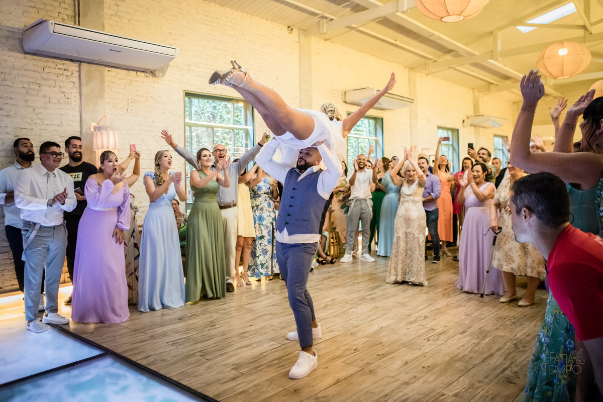 casamento, buffet, dia da noiva, botânico quintal, Wedding, making of, vestido de noiva, madrinhas, maquiagem, festa, cerimônia, fotografia, fatia do tempo, balada, decoração, doces finos, casamento na cidade, casamento no campo, recepção, celebrante