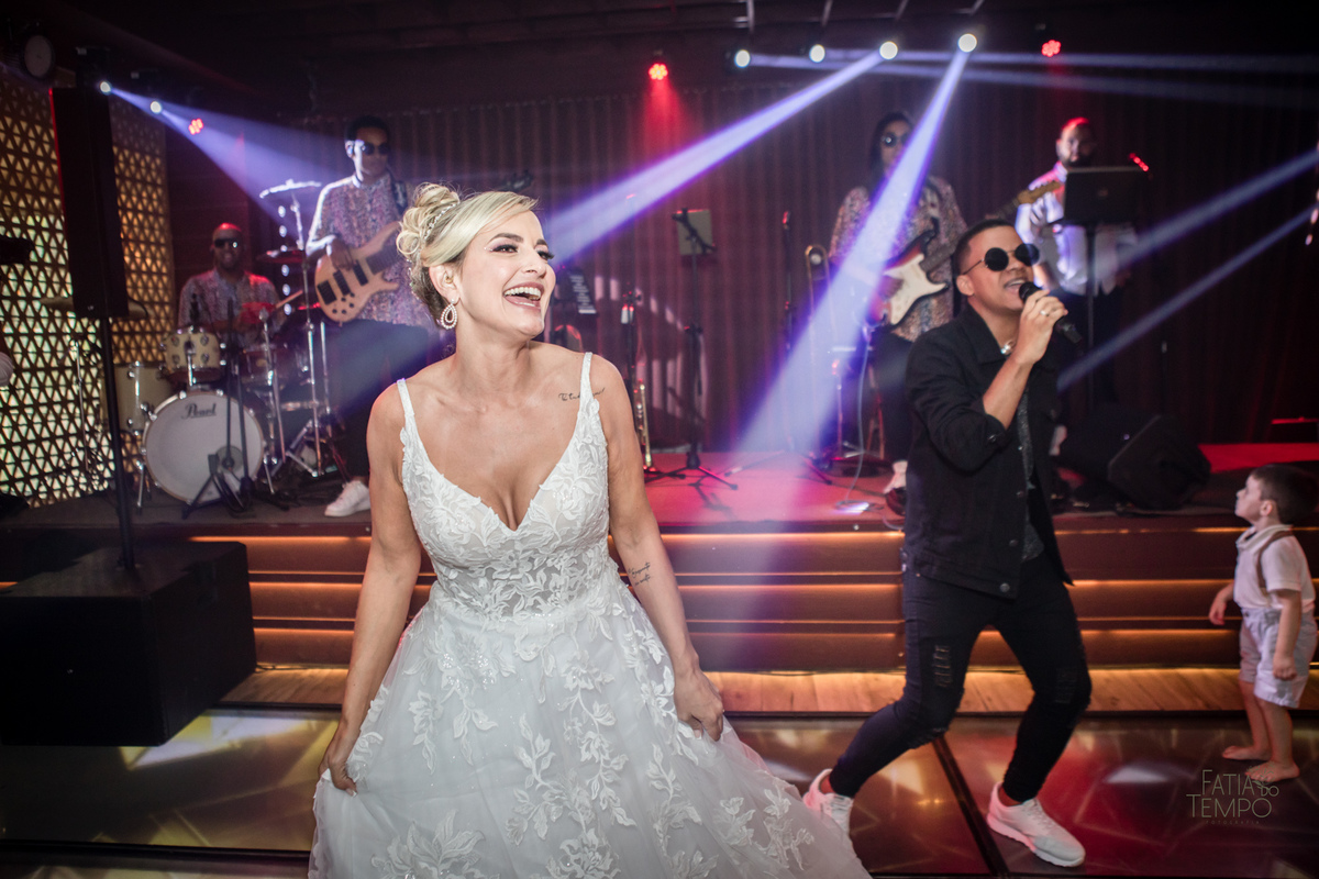 casamento, buffet, dia da noiva, botânico quintal, Wedding, making of, vestido de noiva, madrinhas, maquiagem, festa, cerimônia, fotografia, fatia do tempo, balada, decoração, doces finos, casamento na cidade, casamento no campo, recepção, celebrante