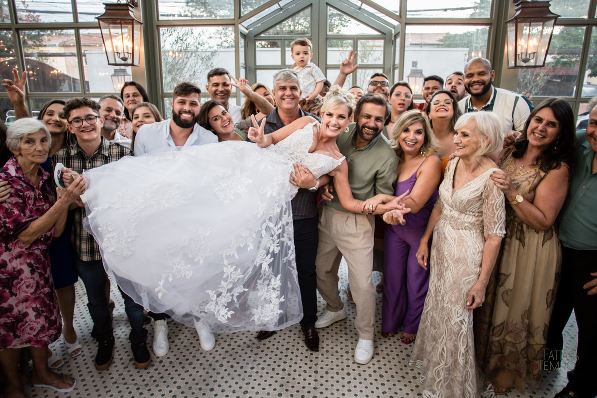 casamento, buffet, dia da noiva, botânico quintal, Wedding, making of, vestido de noiva, madrinhas, maquiagem, festa, cerimônia, fotografia, fatia do tempo, balada, decoração, doces finos, casamento na cidade, casamento no campo, recepção, celebrante