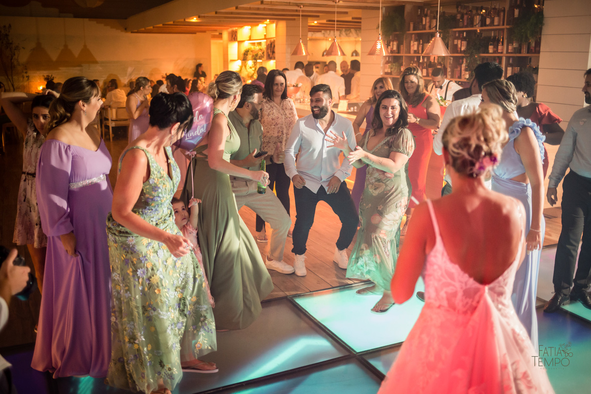 casamento, buffet, dia da noiva, botânico quintal, Wedding, making of, vestido de noiva, madrinhas, maquiagem, festa, cerimônia, fotografia, fatia do tempo, balada, decoração, doces finos, casamento na cidade, casamento no campo, recepção, celebrante