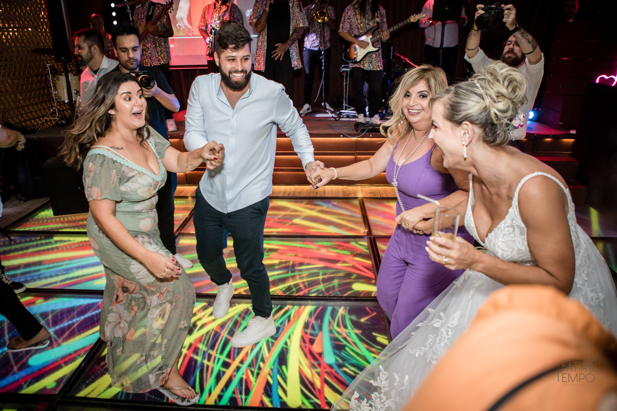 casamento, buffet, dia da noiva, botânico quintal, Wedding, making of, vestido de noiva, madrinhas, maquiagem, festa, cerimônia, fotografia, fatia do tempo, balada, decoração, doces finos, casamento na cidade, casamento no campo, recepção, celebrante