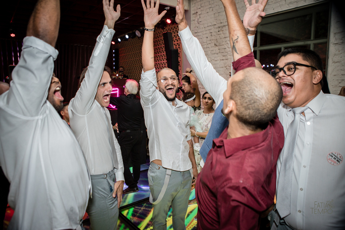 casamento, buffet, dia da noiva, botânico quintal, Wedding, making of, vestido de noiva, madrinhas, maquiagem, festa, cerimônia, fotografia, fatia do tempo, balada, decoração, doces finos, casamento na cidade, casamento no campo, recepção, celebrante