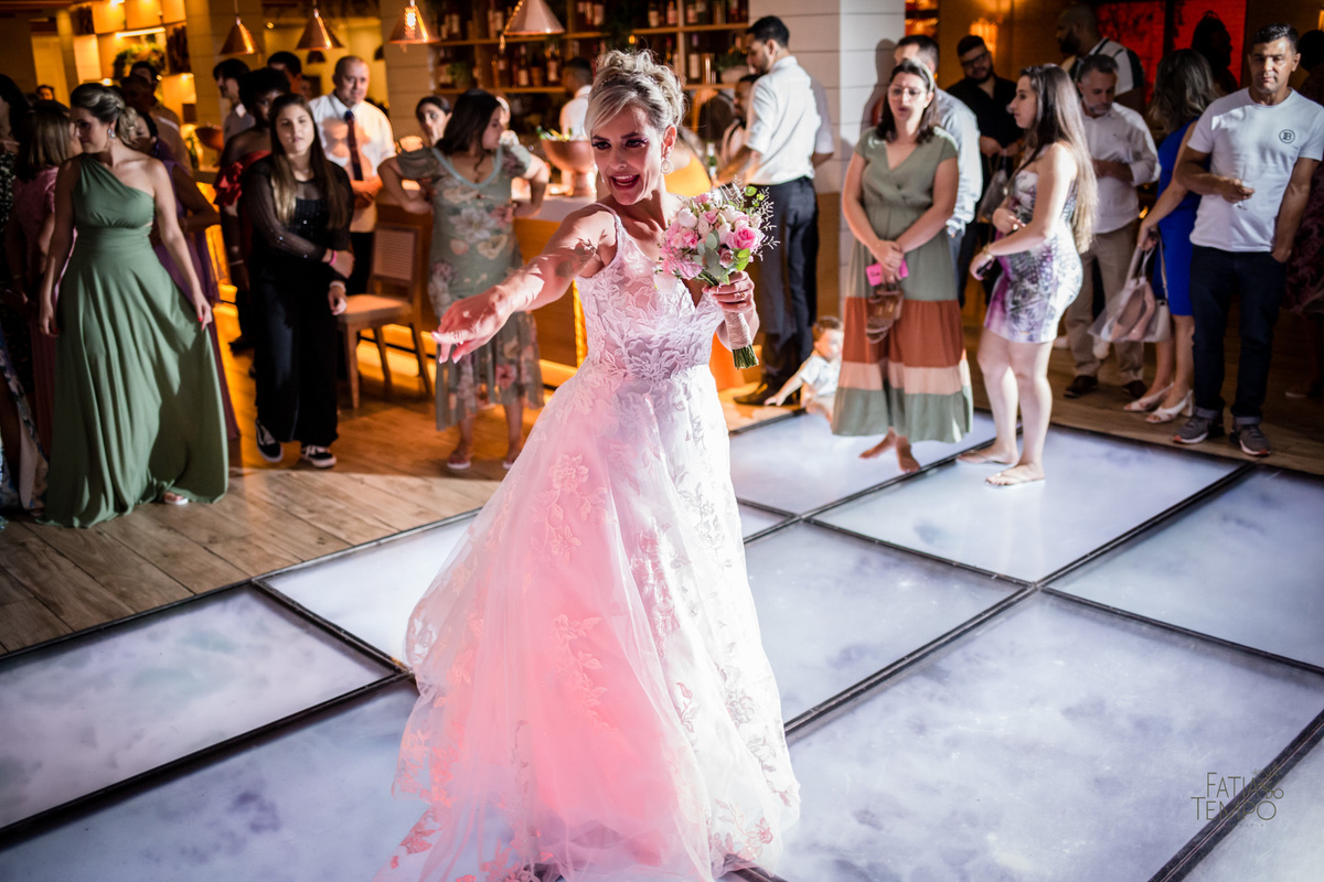 casamento, buffet, dia da noiva, botânico quintal, Wedding, making of, vestido de noiva, madrinhas, maquiagem, festa, cerimônia, fotografia, fatia do tempo, balada, decoração, doces finos, casamento na cidade, casamento no campo, recepção, celebrante