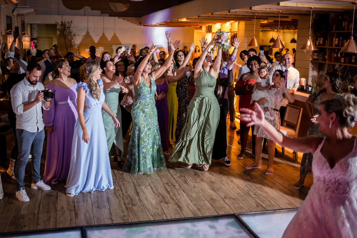 casamento, buffet, dia da noiva, botânico quintal, Wedding, making of, vestido de noiva, madrinhas, maquiagem, festa, cerimônia, fotografia, fatia do tempo, balada, decoração, doces finos, casamento na cidade, casamento no campo, recepção, celebrante