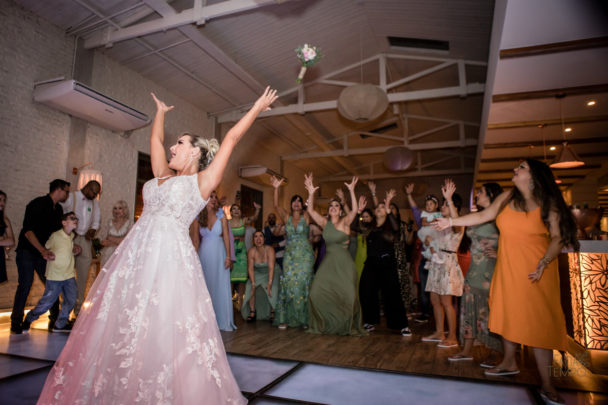 casamento, buffet, dia da noiva, botânico quintal, Wedding, making of, vestido de noiva, madrinhas, maquiagem, festa, cerimônia, fotografia, fatia do tempo, balada, decoração, doces finos, casamento na cidade, casamento no campo, recepção, celebrante