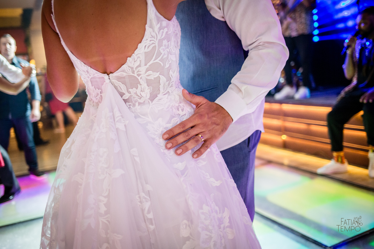 casamento, buffet, dia da noiva, botânico quintal, Wedding, making of, vestido de noiva, madrinhas, maquiagem, festa, cerimônia, fotografia, fatia do tempo, balada, decoração, doces finos, casamento na cidade, casamento no campo, recepção, celebrante