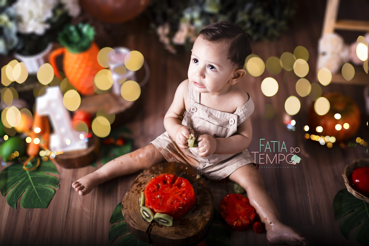 Smash the cake, smash the fruit, ensaio de aniversario, ensaio de familia, ensaio de criança, ensaio de um ano, ensaio com bolo, fotos com  bolo