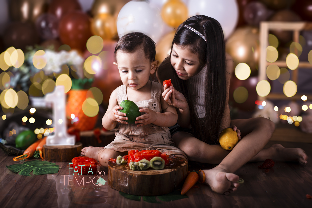 Smash the cake, smash the fruit, ensaio de aniversario, ensaio de familia, ensaio de criança, ensaio de um ano, ensaio com bolo, fotos com  bolo