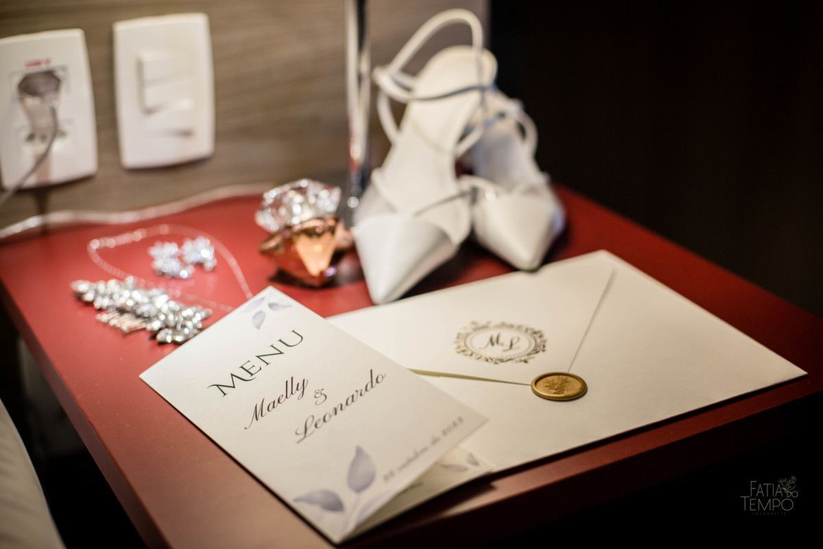 casamento, noiva, noivo, wedding, festa, buffet, alianças, vestido de noiva, madrinhas, padrinhos, estúdio, fotografia, decoração, Rolex, iPhone, glamour, hotel, modelo, dj, som, iluminação, assessoria, amor, família, 