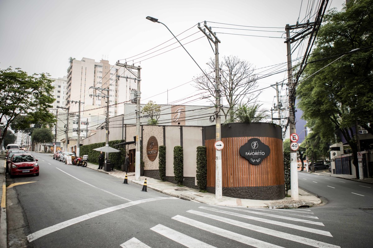 casamento, noiva, noivo, wedding, festa, buffet, alianças, vestido de noiva, madrinhas, padrinhos, estúdio, fotografia, decoração, Rolex, iPhone, glamour, hotel, modelo, dj, som, iluminação, assessoria, amor, família, 