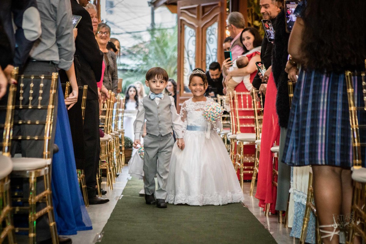 casamento, noiva, noivo, wedding, festa, buffet, alianças, vestido de noiva, madrinhas, padrinhos, estúdio, fotografia, decoração, Rolex, iPhone, glamour, hotel, modelo, dj, som, iluminação, assessoria, amor, família, 