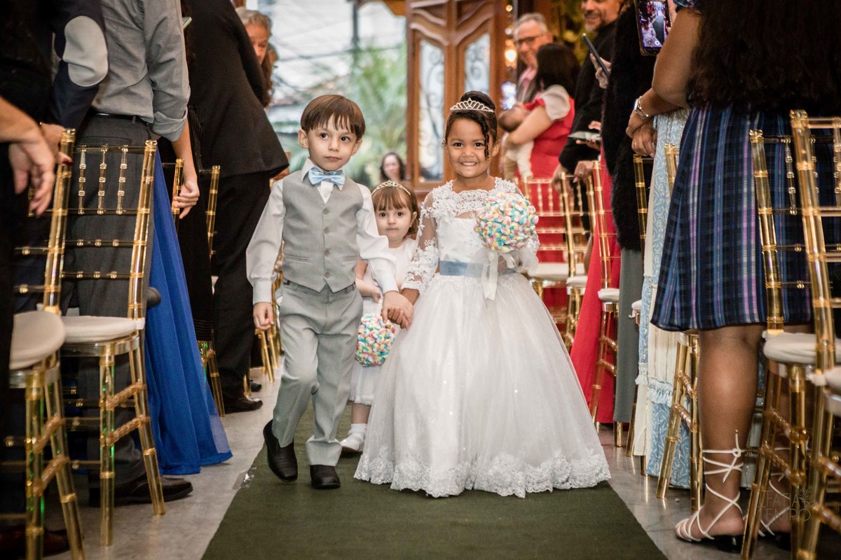 casamento, noiva, noivo, wedding, festa, buffet, alianças, vestido de noiva, madrinhas, padrinhos, estúdio, fotografia, decoração, Rolex, iPhone, glamour, hotel, modelo, dj, som, iluminação, assessoria, amor, família, 