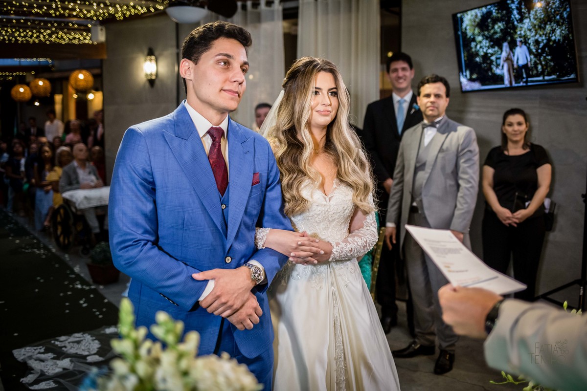 casamento, noiva, noivo, wedding, festa, buffet, alianças, vestido de noiva, madrinhas, padrinhos, estúdio, fotografia, decoração, Rolex, iPhone, glamour, hotel, modelo, dj, som, iluminação, assessoria, amor, família, 