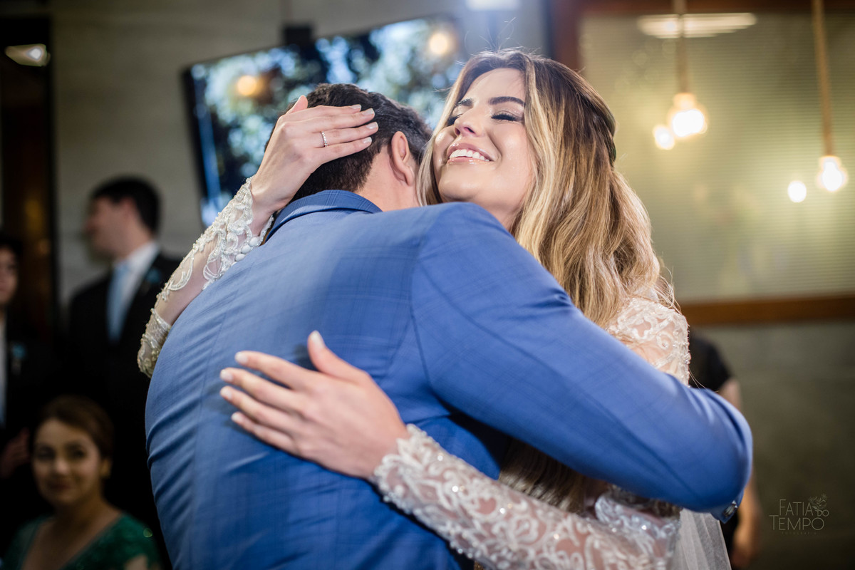 casamento, noiva, noivo, wedding, festa, buffet, alianças, vestido de noiva, madrinhas, padrinhos, estúdio, fotografia, decoração, Rolex, iPhone, glamour, hotel, modelo, dj, som, iluminação, assessoria, amor, família, 