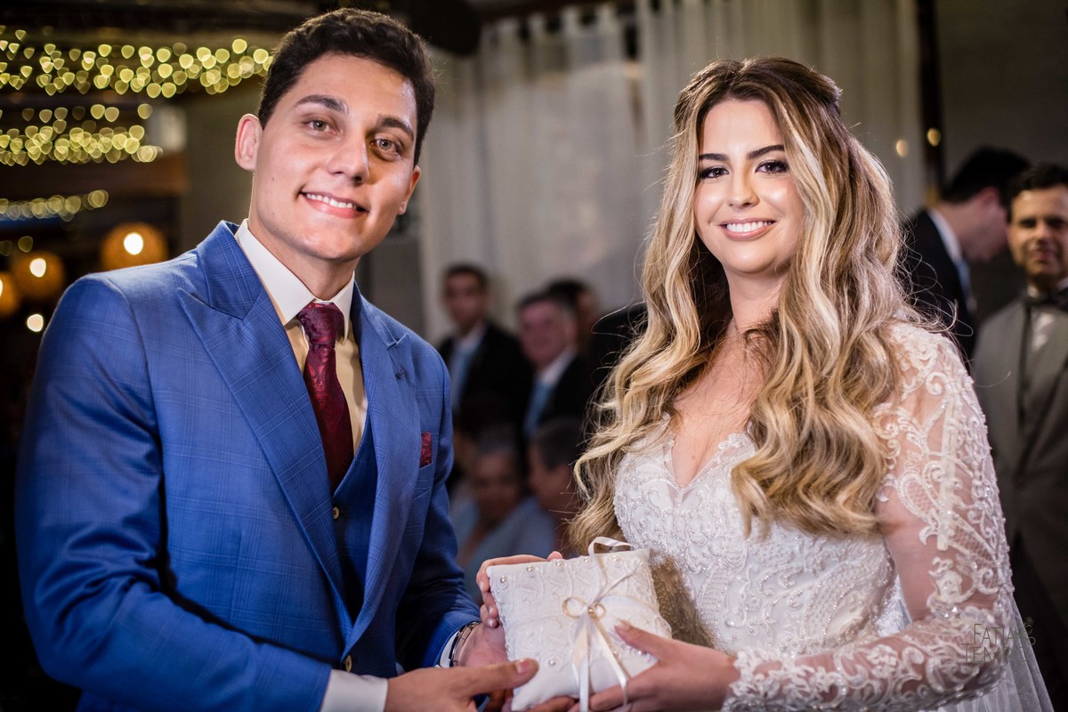 casamento, noiva, noivo, wedding, festa, buffet, alianças, vestido de noiva, madrinhas, padrinhos, estúdio, fotografia, decoração, Rolex, iPhone, glamour, hotel, modelo, dj, som, iluminação, assessoria, amor, família, 