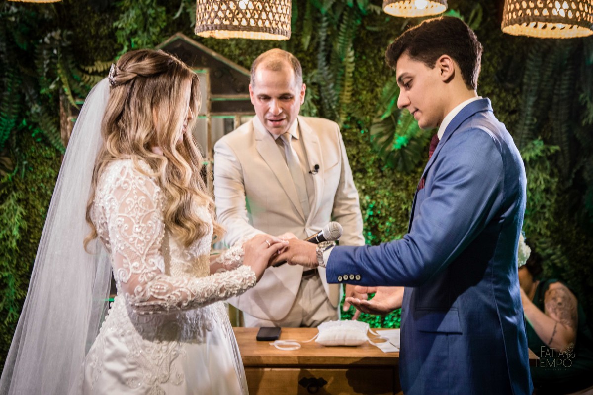 casamento, noiva, noivo, wedding, festa, buffet, alianças, vestido de noiva, madrinhas, padrinhos, estúdio, fotografia, decoração, Rolex, iPhone, glamour, hotel, modelo, dj, som, iluminação, assessoria, amor, família, 