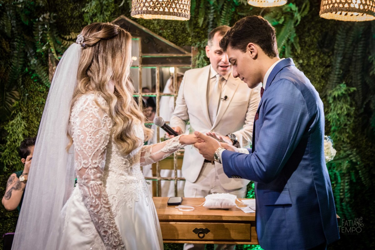 casamento, noiva, noivo, wedding, festa, buffet, alianças, vestido de noiva, madrinhas, padrinhos, estúdio, fotografia, decoração, Rolex, iPhone, glamour, hotel, modelo, dj, som, iluminação, assessoria, amor, família, 