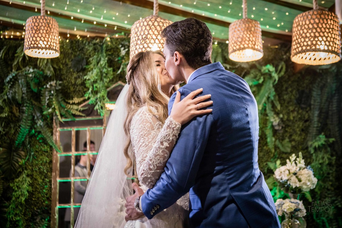 casamento, noiva, noivo, wedding, festa, buffet, alianças, vestido de noiva, madrinhas, padrinhos, estúdio, fotografia, decoração, Rolex, iPhone, glamour, hotel, modelo, dj, som, iluminação, assessoria, amor, família, 